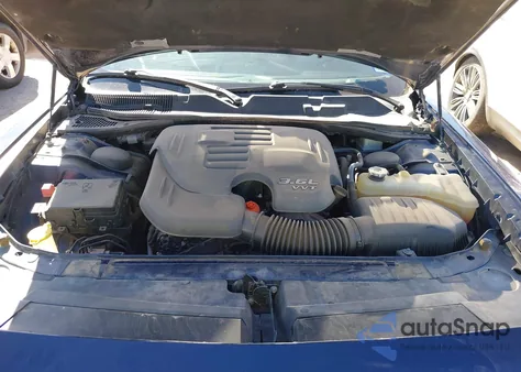 2017 Dodge Challenger Sxt z USA, uszkodzony, nr VIN 2C3CDZAG0HH558878